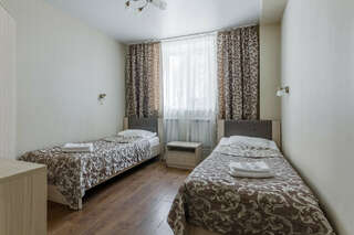 Гостиница Кама Ижевск Двухместный номер с 2 отдельными кроватями и общей ванной комнатой-4