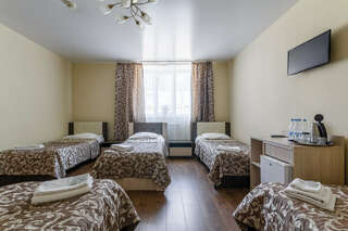 Гостиница Кама Ижевск Семейный номер с общей ванной комнатой-1