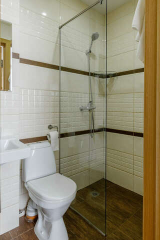 Гостиница Кама Ижевск Семейный номер с общей ванной комнатой-12