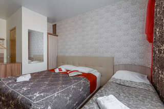 Гостиница Кама Ижевск Cемейный номер с собственной ванной комнатой-7