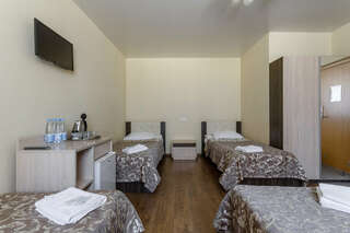 Гостиница Кама Ижевск Семейный номер с общей ванной комнатой-3