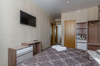 Гостиница Кама Ижевск Семейный номер с общей ванной комнатой-5